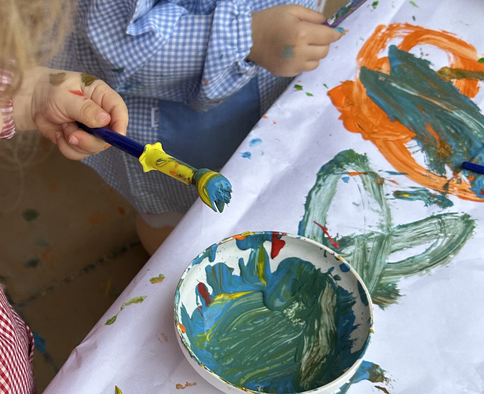 Experimentant amb la pintura i el pinzell